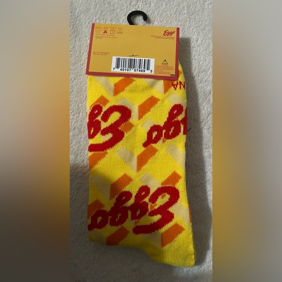 Men’s  / Unisex novelty socks Eggo (Rare)!! . Fits shoe size 6-12 NWT - Picture 2 of 2